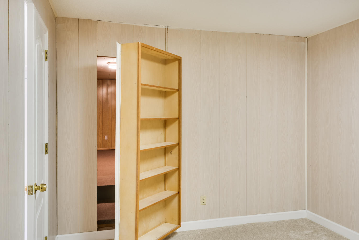 608 Swansons Ridge Road Chattanooga, TN 37421 - Photo 23 of 36 Bedroom #2 Secret Room Entrance from Wal