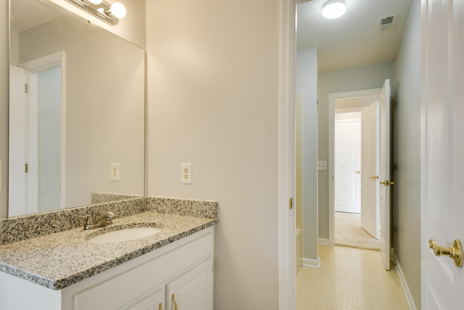 608 Swansons Ridge Road Chattanooga, TN 37421 - Photo 28 of 36 Jack & Jill Bath Bedroom Side