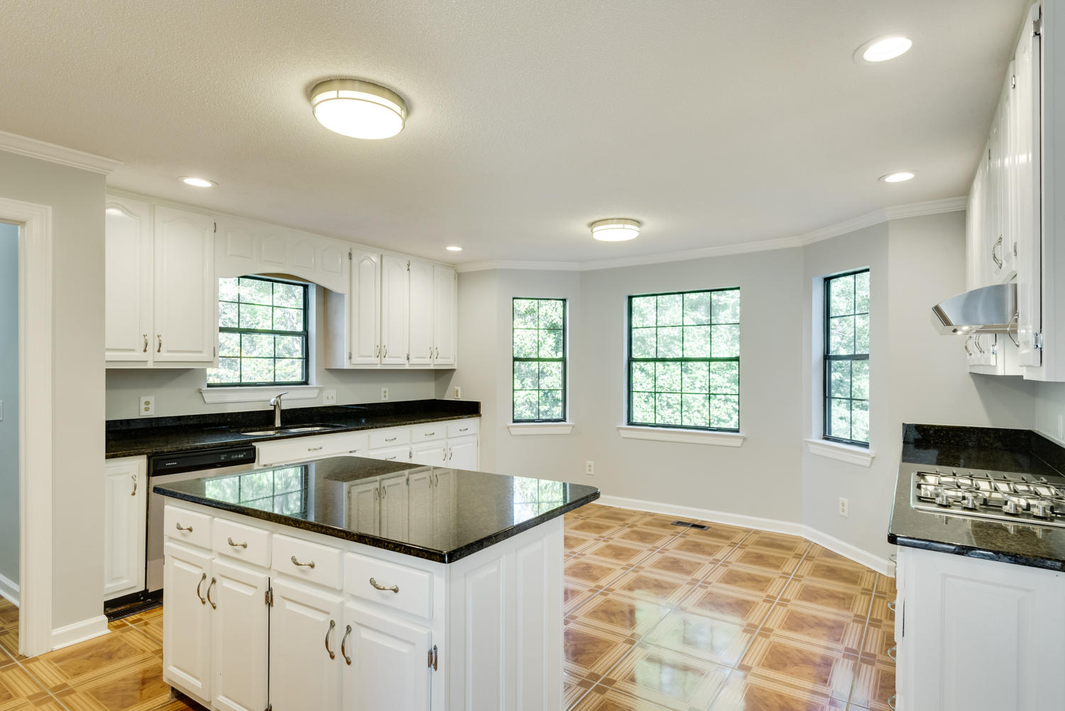 608 Swansons Ridge Road Chattanooga, TN 37421 - Photo 9 of 36 Eat-in Kitchen