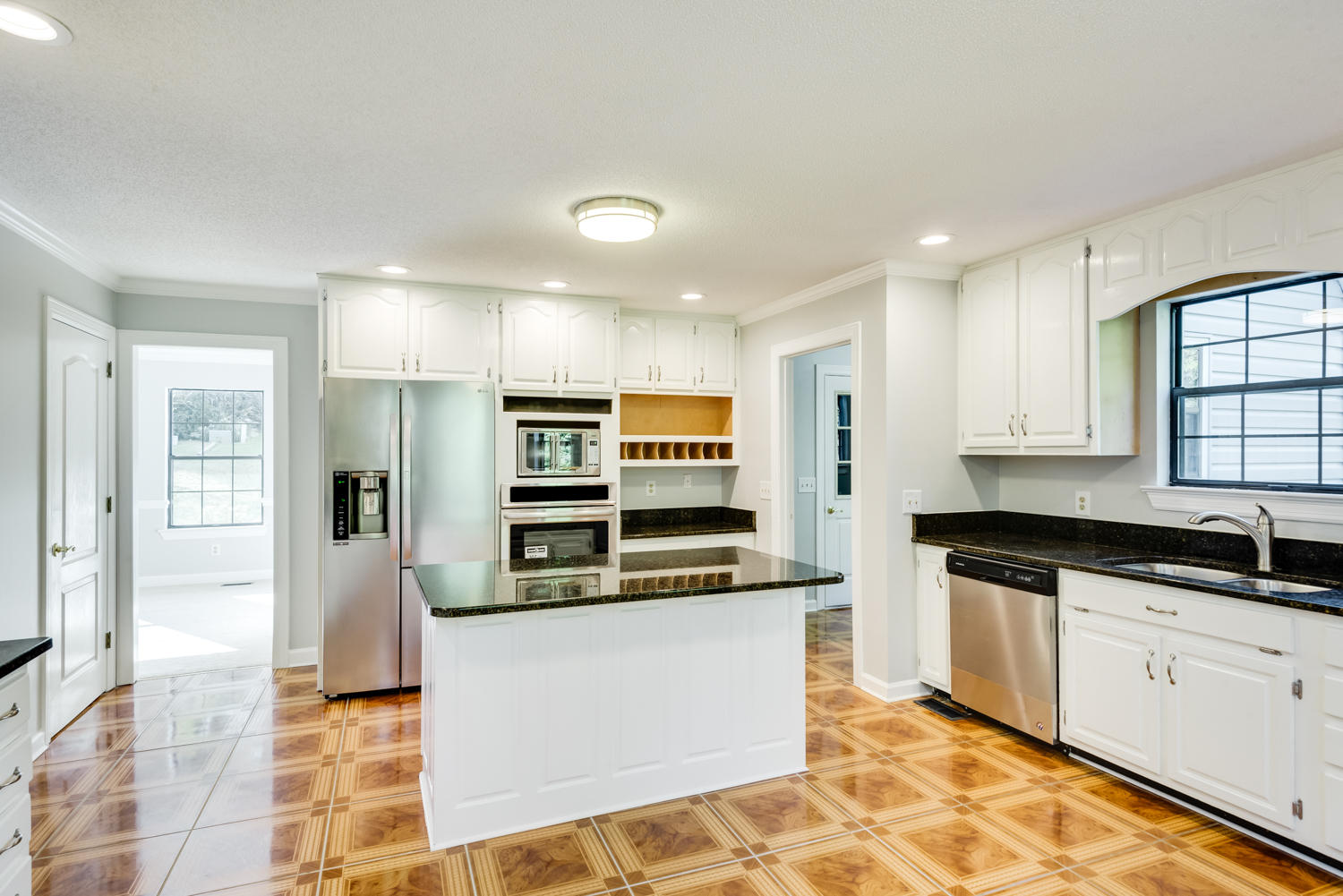 608 Swansons Ridge Road Chattanooga, TN 37421 - Photo 10 of 36 Kitchen Island