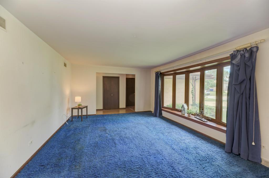 8017 Sawyer Road Darien, IL 60561 - Photo 6 of 35