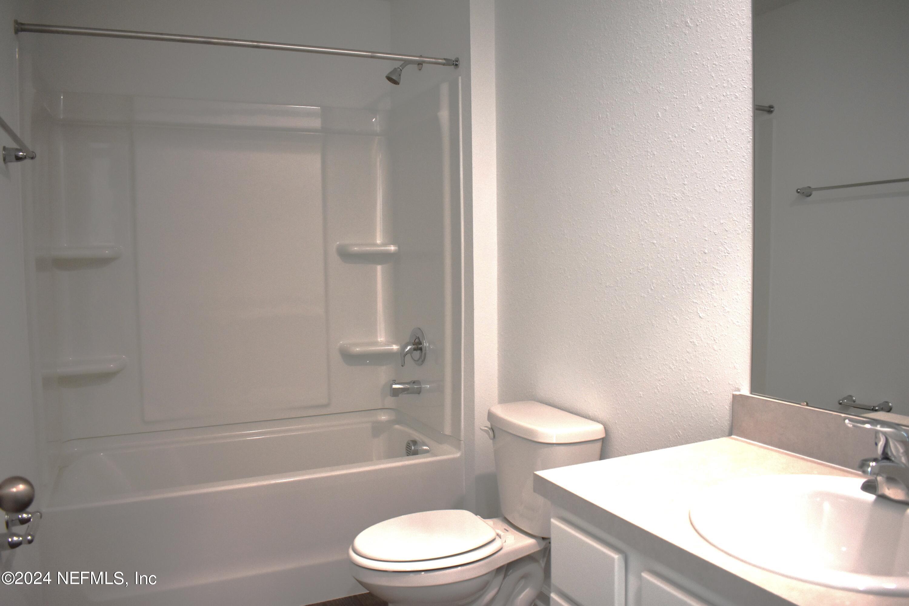 12725 European Beech Road Jacksonville, FL 32218 - Photo 6 of 36 a bathroom with a sink a toilet and a bathtub