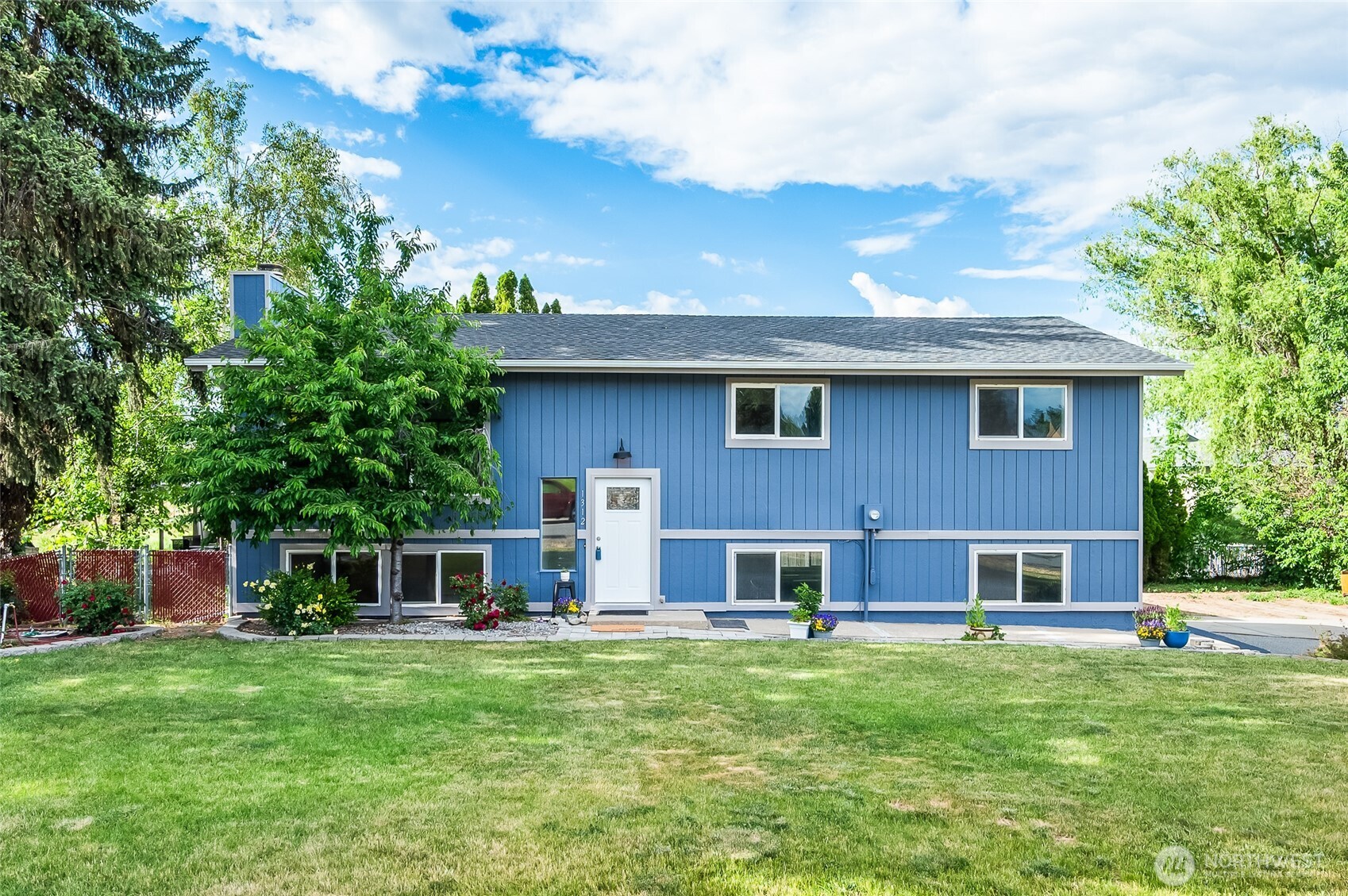 1312 Fourth Street Wenatchee, WA 98801 - Photo 2 of 34