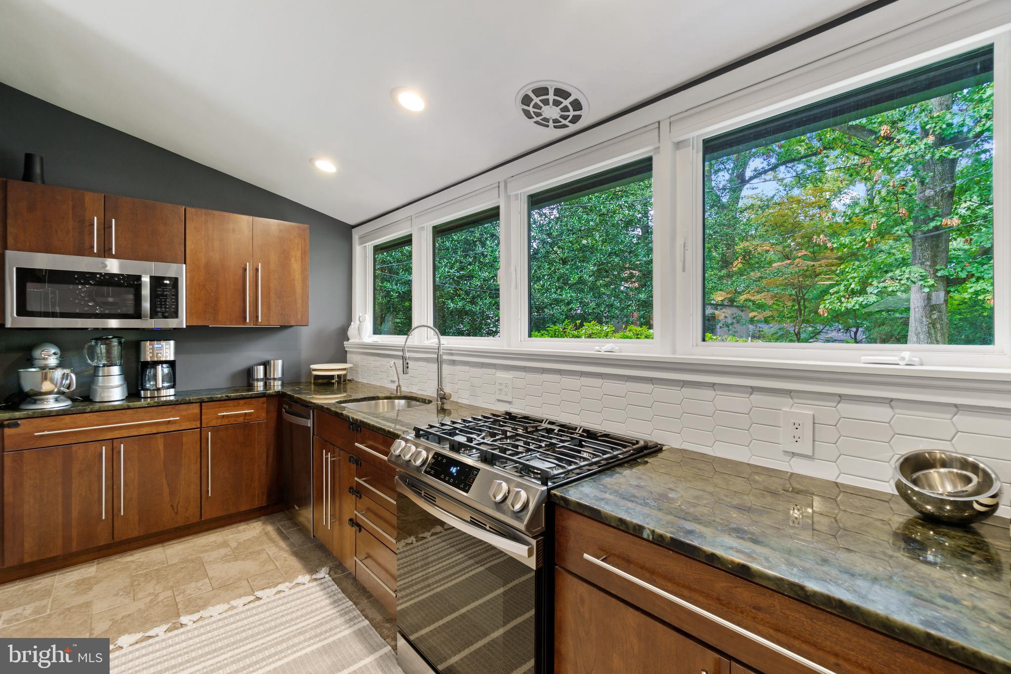 3414 Highview Court Silver Spring, MD 20902 - Photo 12 of 32