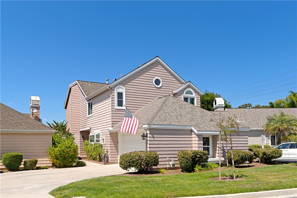 Welcome Home to this Cape Cod Beauty!
