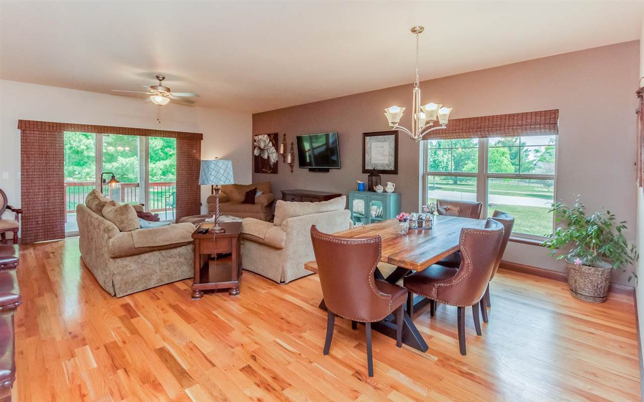 2911 Caspian Road Hiawatha, IA 52233 - Photo 2 of 21 Gallery Image 2