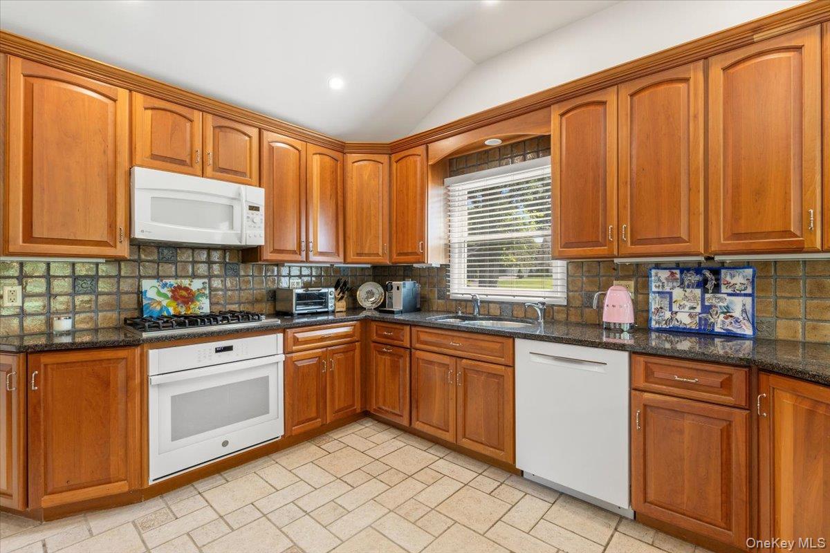 22 Paddock Road Rye Brook, NY 10573 - Photo 7 of 21