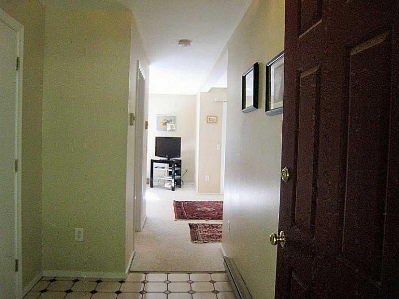 31 Linwood Road, Unit 31 Freeport, ME 04032 - Photo 3 of 24 Entry.