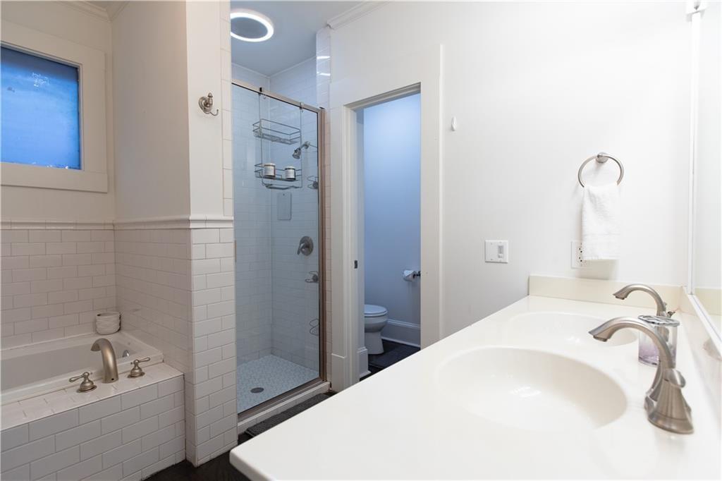 938 Ormewood Avenue Southeast Atlanta, GA 30316 - Photo 16 of 21 a bathroom with a bathtub and a sink