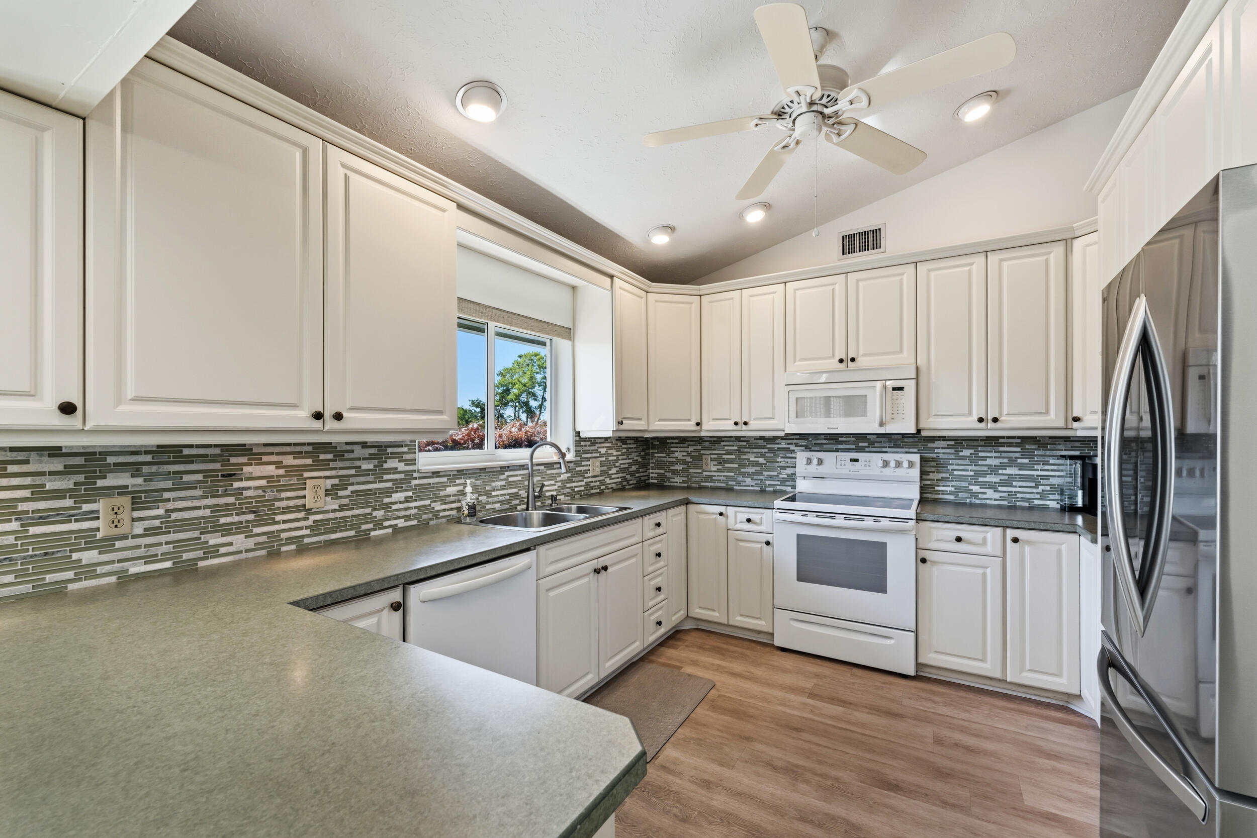 5100 Southeast Hanson Circle Stuart, FL 34997 - Photo 5 of 32 3_23