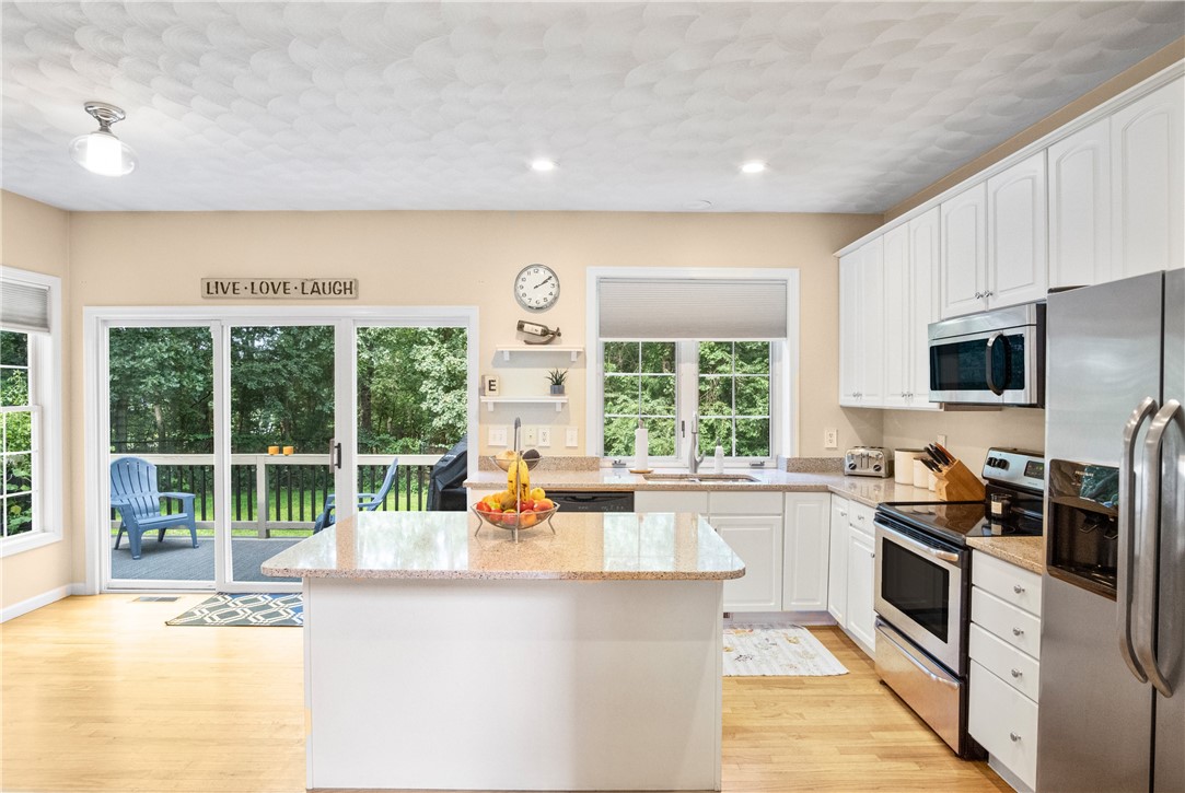 293 Castle Rocks Road Warwick, RI 02886 - Photo 4 of 29 Gallery Image 4