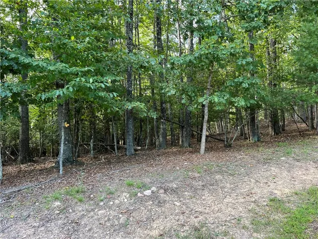 $84,900 | 34 Fox Crest, Laurel Springs, NC 28644