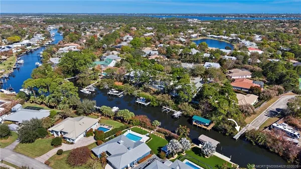 a view of residential houses with outdoor space