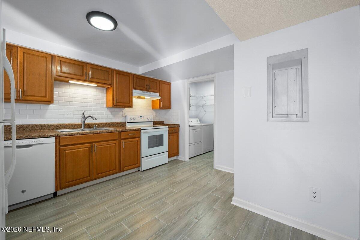 7100 Cypress Cove Road, Unit 56 Jacksonville, FL 32244 - Photo 4 of 21 7RV06563