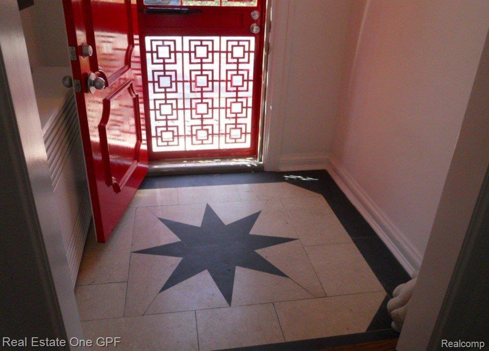 866 Lake Shore Road Grosse Pointe, MI 48236 - Photo 11 of 25 11 485 foyer