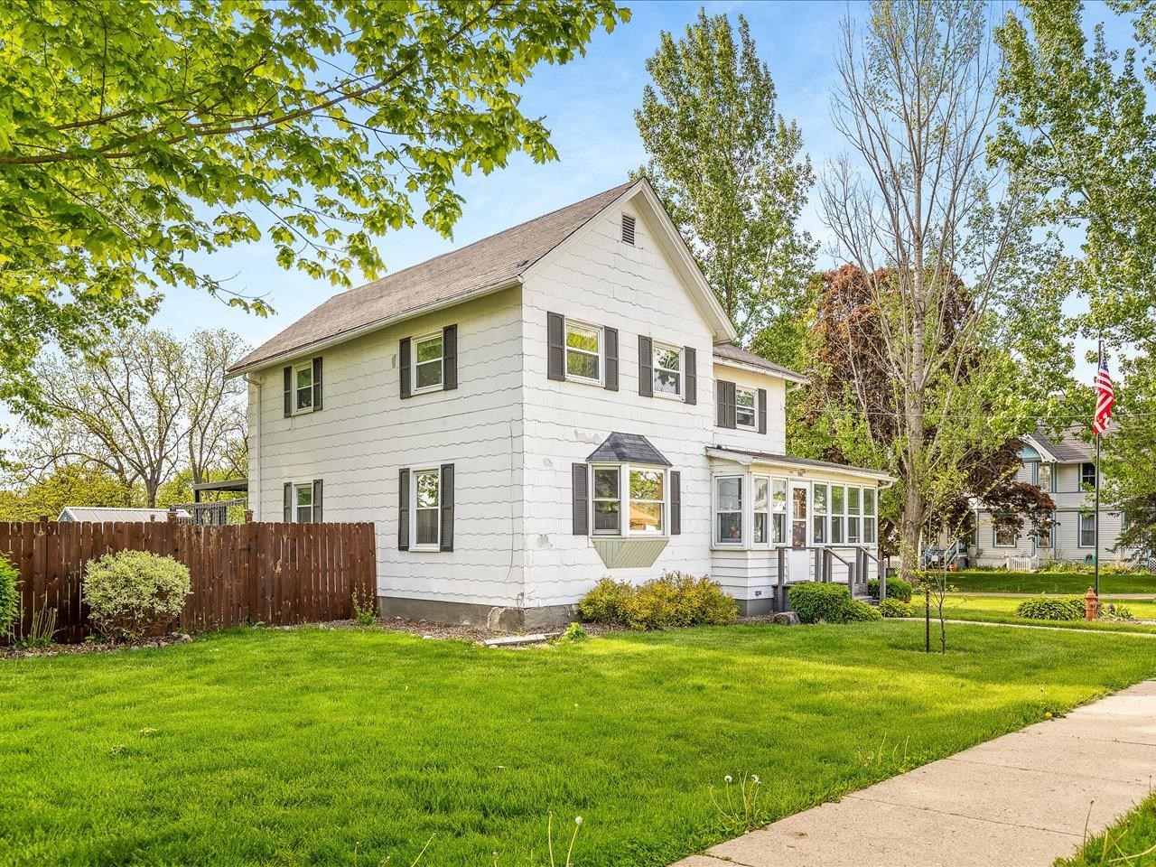 501 South Water Street Warren, IL 61087 - Photo 2 of 46