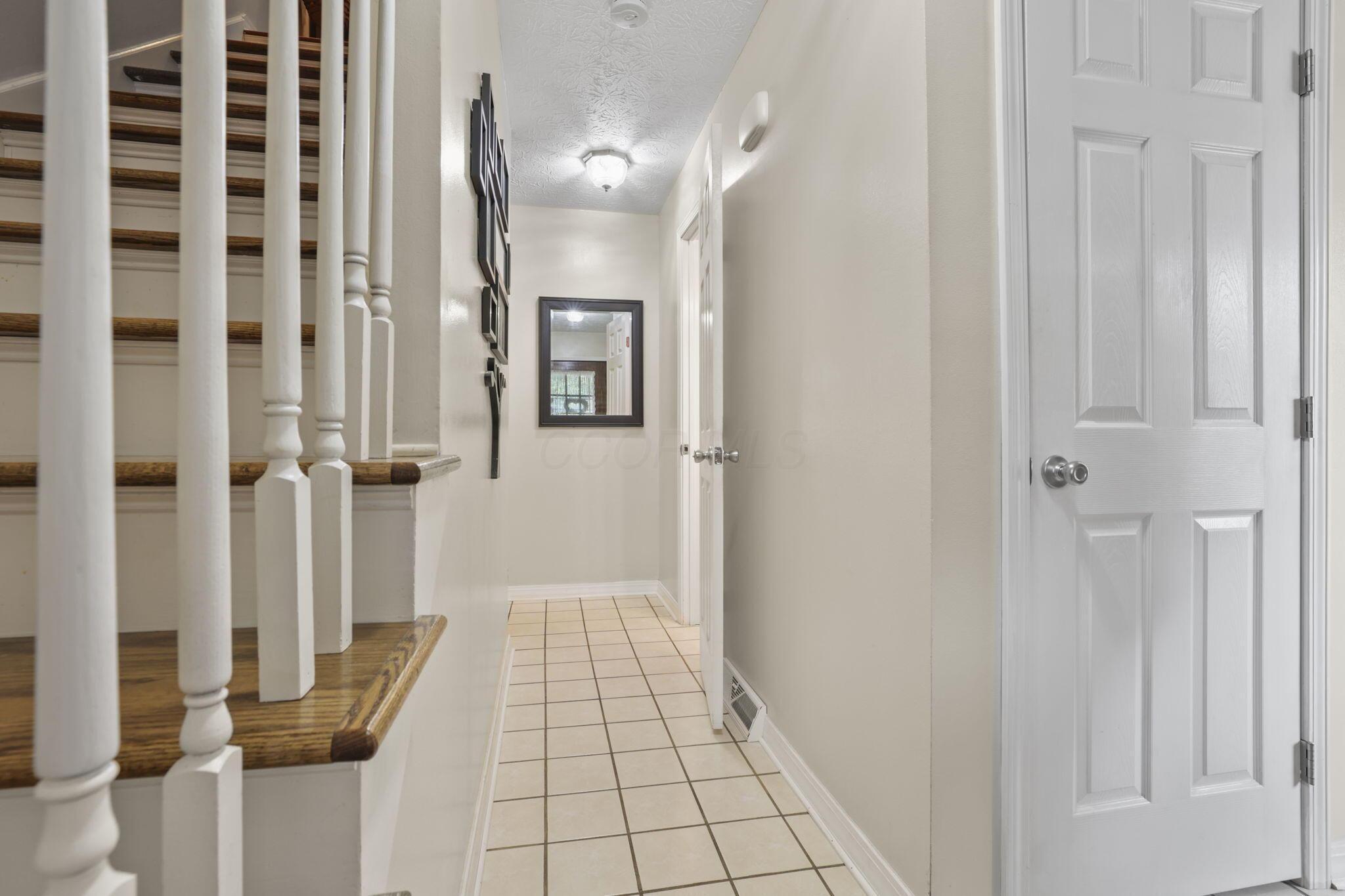 84 Hawthorn Road Southwest Pataskala, OH 43062 - Photo 7 of 66 Entryway