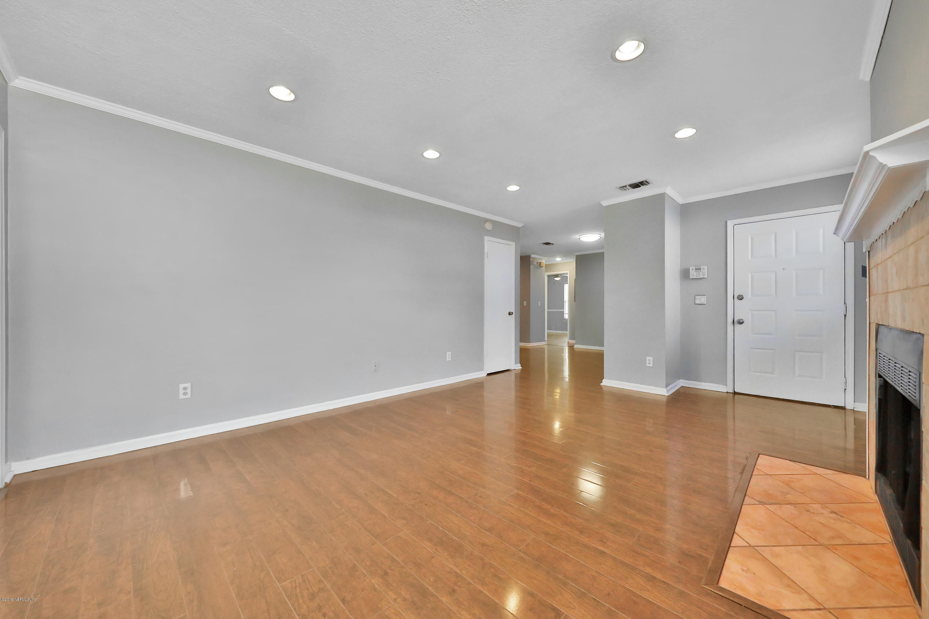 8937 Ivey Road Jacksonville, FL 32216 - Photo 2 of 10 111