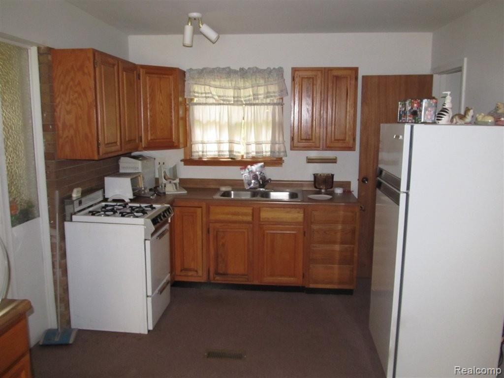 21655 Superior Road Taylor, MI 48180 - Photo 7 of 18 IMG_2948.JPG
