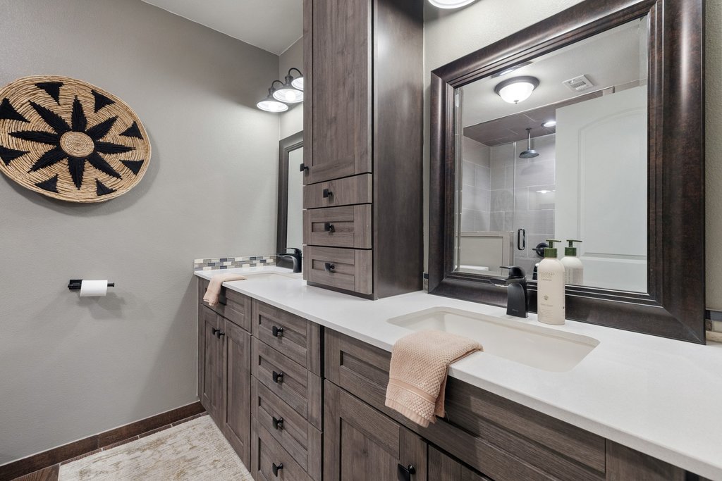 302 South Schramm Road Granger, TX 76530 - Photo 16 of 33 a bathroom with a sink a large mirror and a lamp