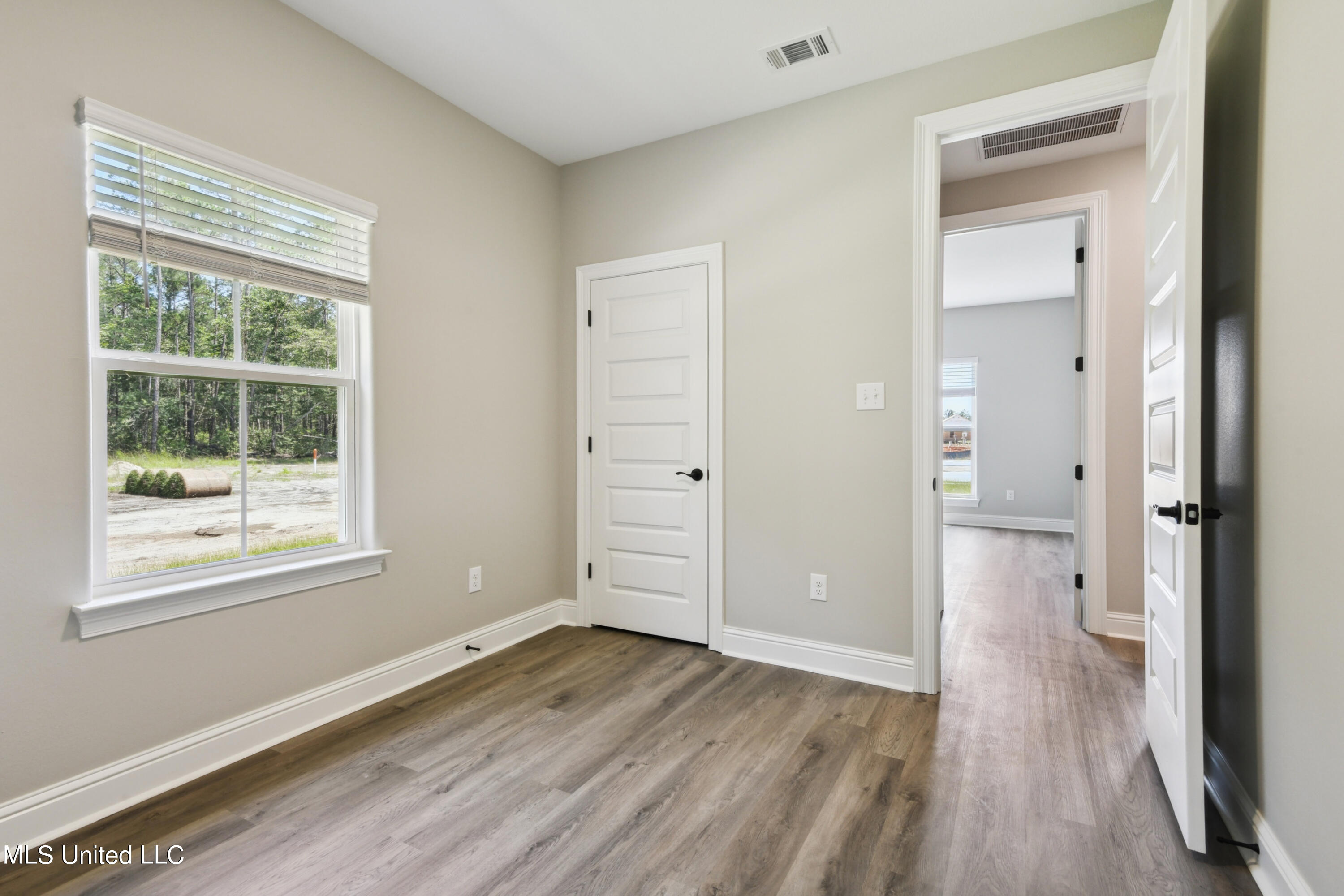 11042 Alphabet Road, Unit 9006 Gulfport, MS 39503 - Photo 13 of 17 Secondary Bedroom