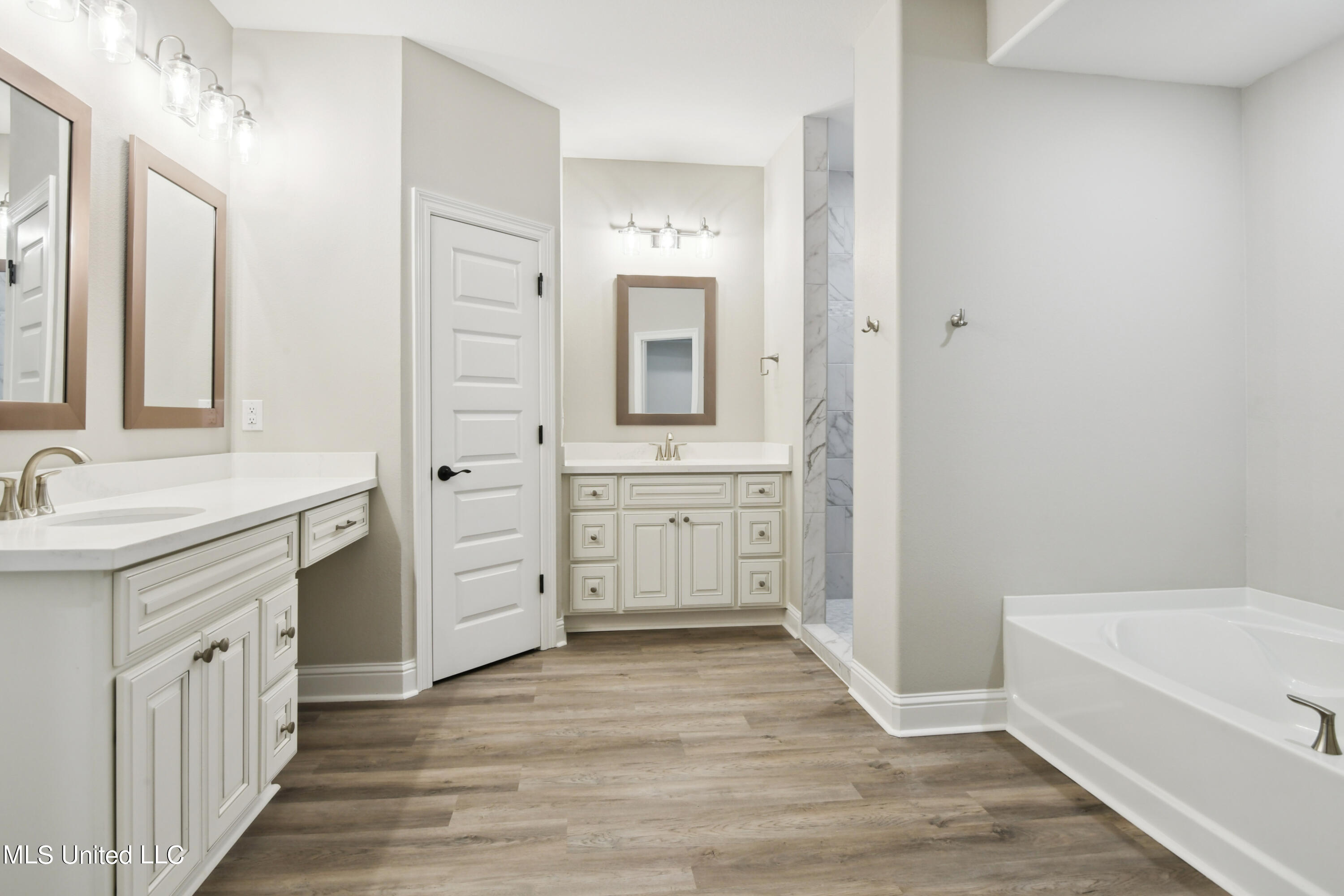 11042 Alphabet Road, Unit 9006 Gulfport, MS 39503 - Photo 6 of 17 Primary Bath