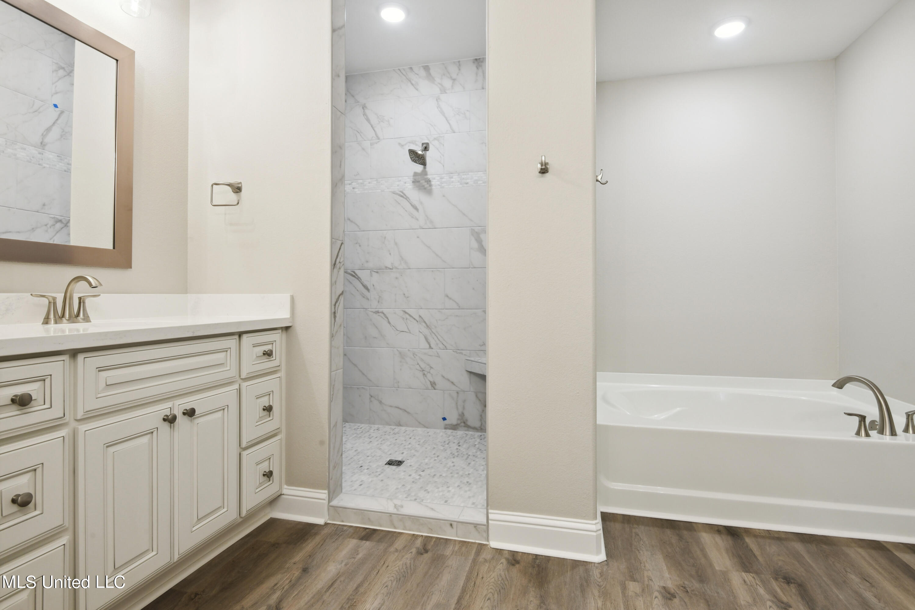 11042 Alphabet Road, Unit 9006 Gulfport, MS 39503 - Photo 7 of 17 Primary Bath