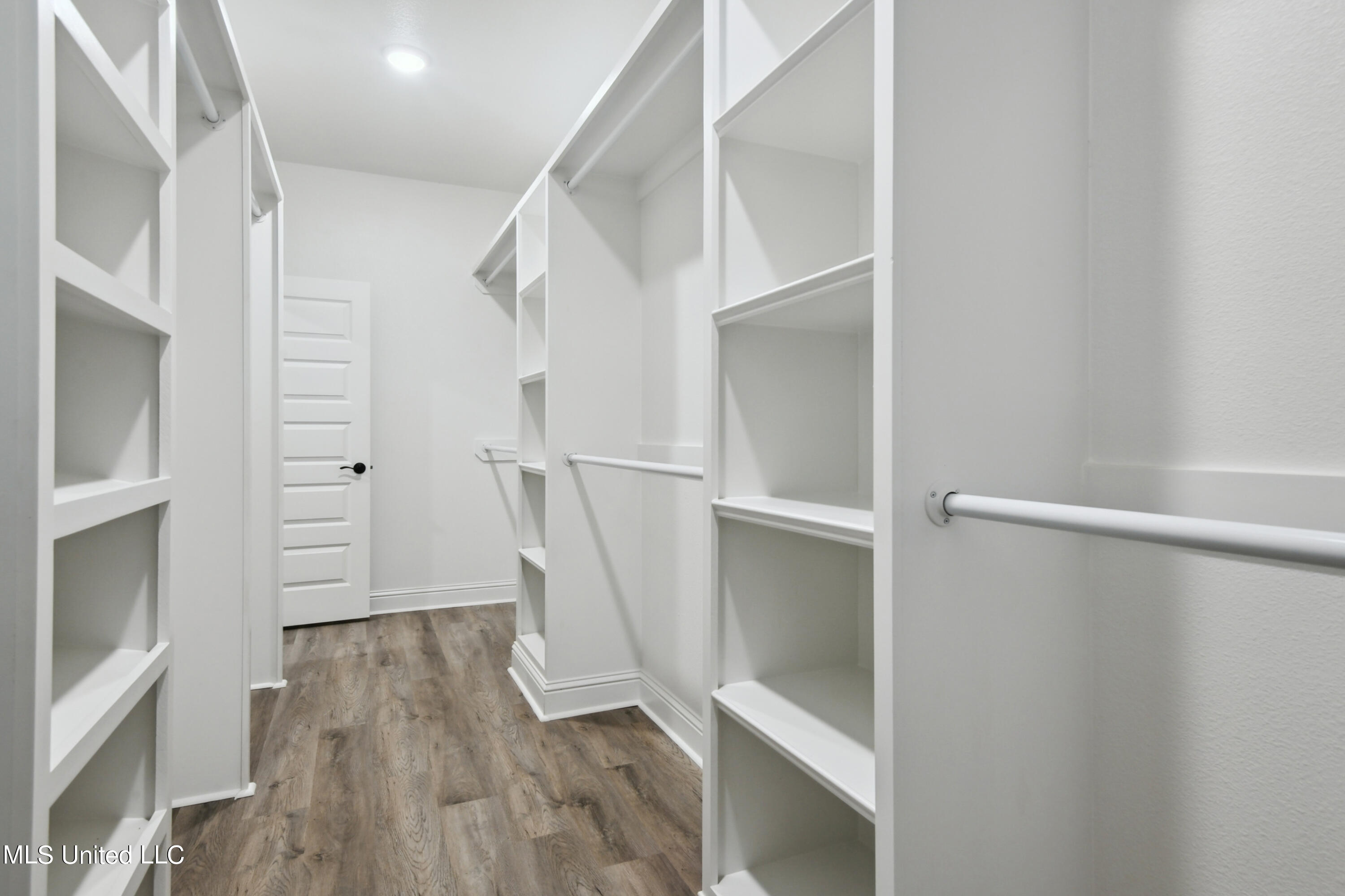 11042 Alphabet Road, Unit 9006 Gulfport, MS 39503 - Photo 8 of 17 Primary Closet