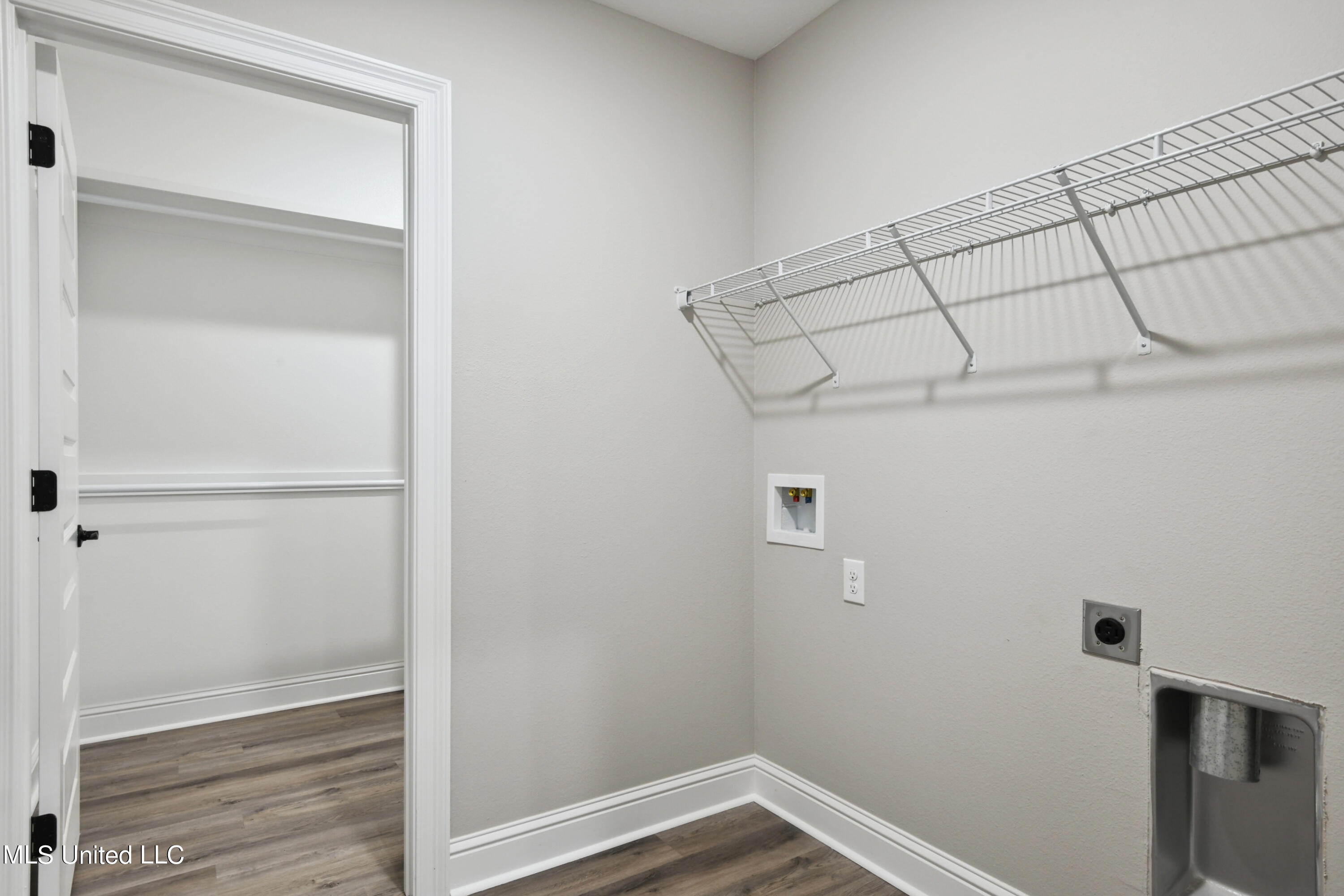 11042 Alphabet Road, Unit 9006 Gulfport, MS 39503 - Photo 9 of 17 Laundry Room
