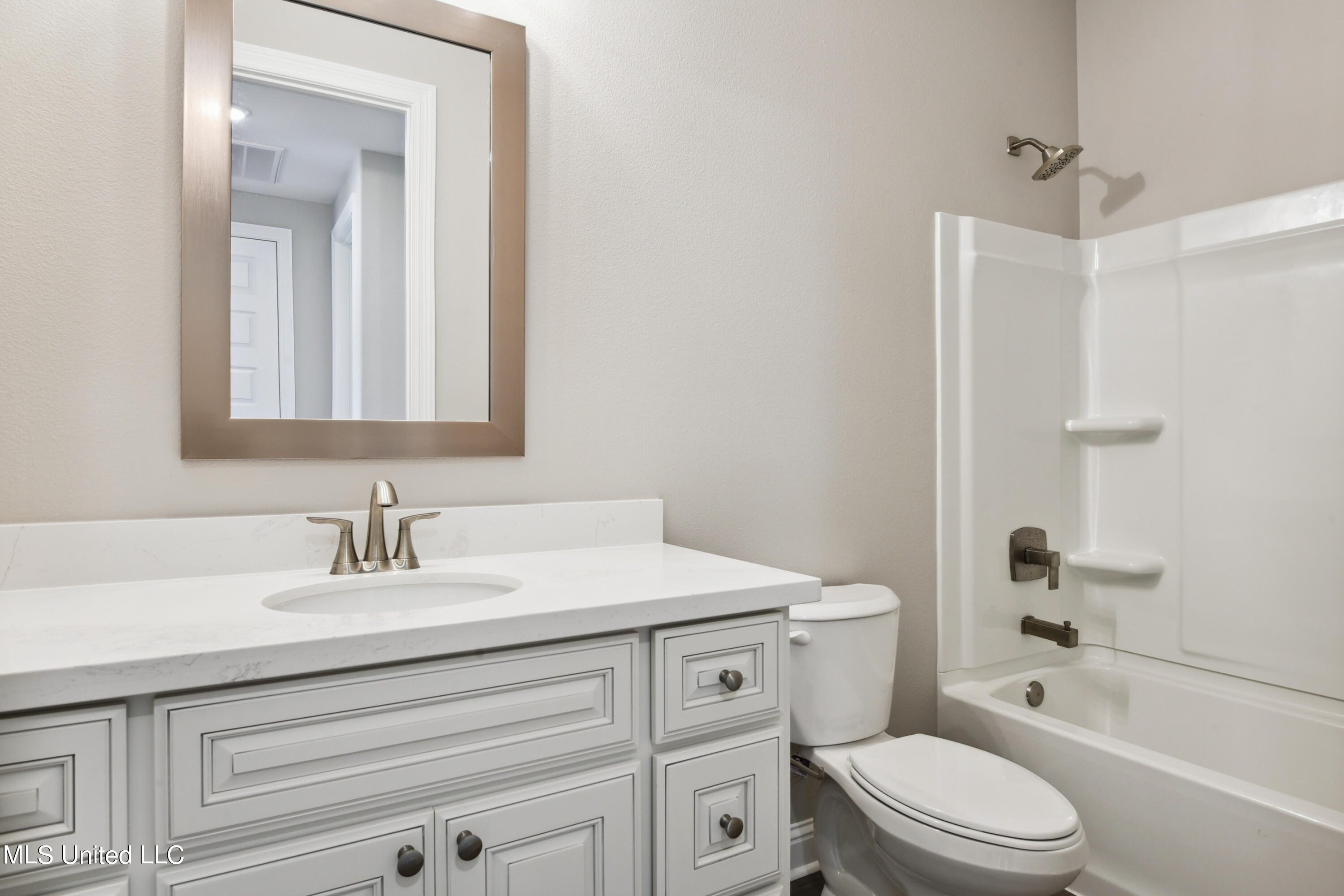 11042 Alphabet Road, Unit 9006 Gulfport, MS 39503 - Photo 10 of 17 Secondary Bath