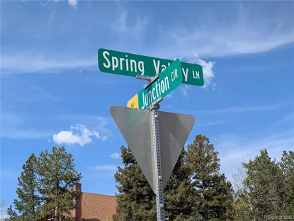 a sign that is sitting on a wall