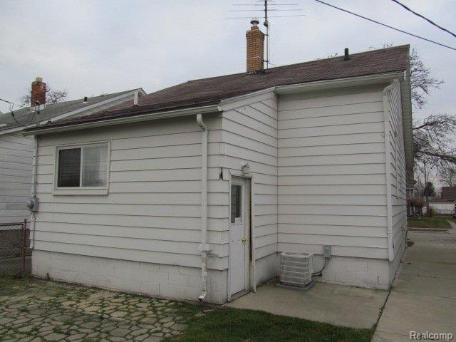 7261 Standard Street Center Line, MI 48015 - Photo 12 of 25 7261 STANDARD CENTERLINE (16).J