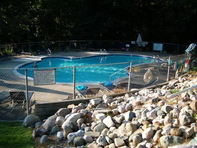 1693 Riverside Drive, Unit 1 Rochester Hills, MI 48309 - Photo 2 of 22