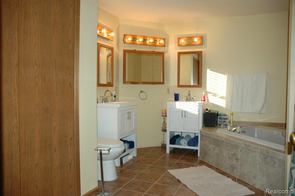 7340 Wheeler Road Whitmore Lake, MI 48189 - Photo 11 of 24 DSC_7265.jpg