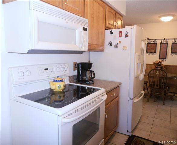8230 Concord Road Grosse Ile, MI 48138 - Photo 11 of 19 stove.jpg