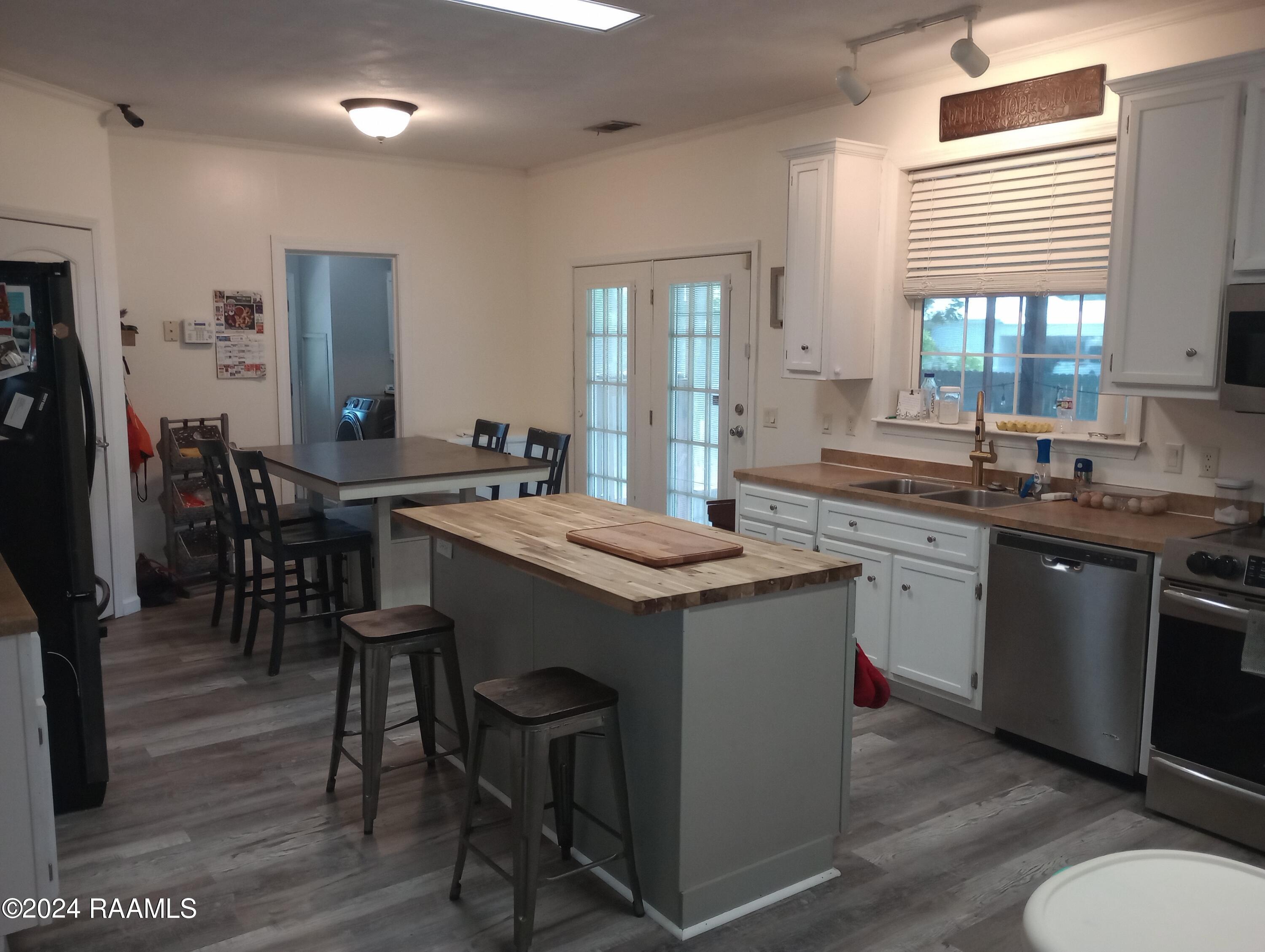 107 Chaisson Road Broussard, LA 70518 - Photo 8 of 28 IMG_20240511_133427410