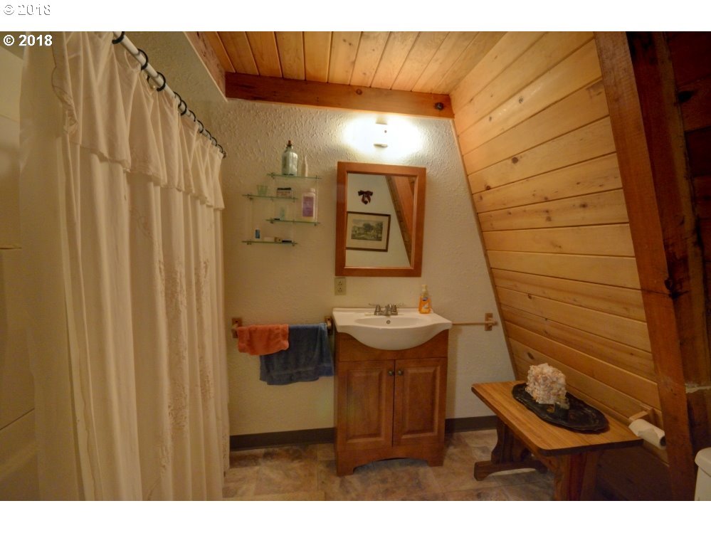 28504 Road 12 Rhododendron, OR 97049 - Photo 14 of 24 Gallery Image 14