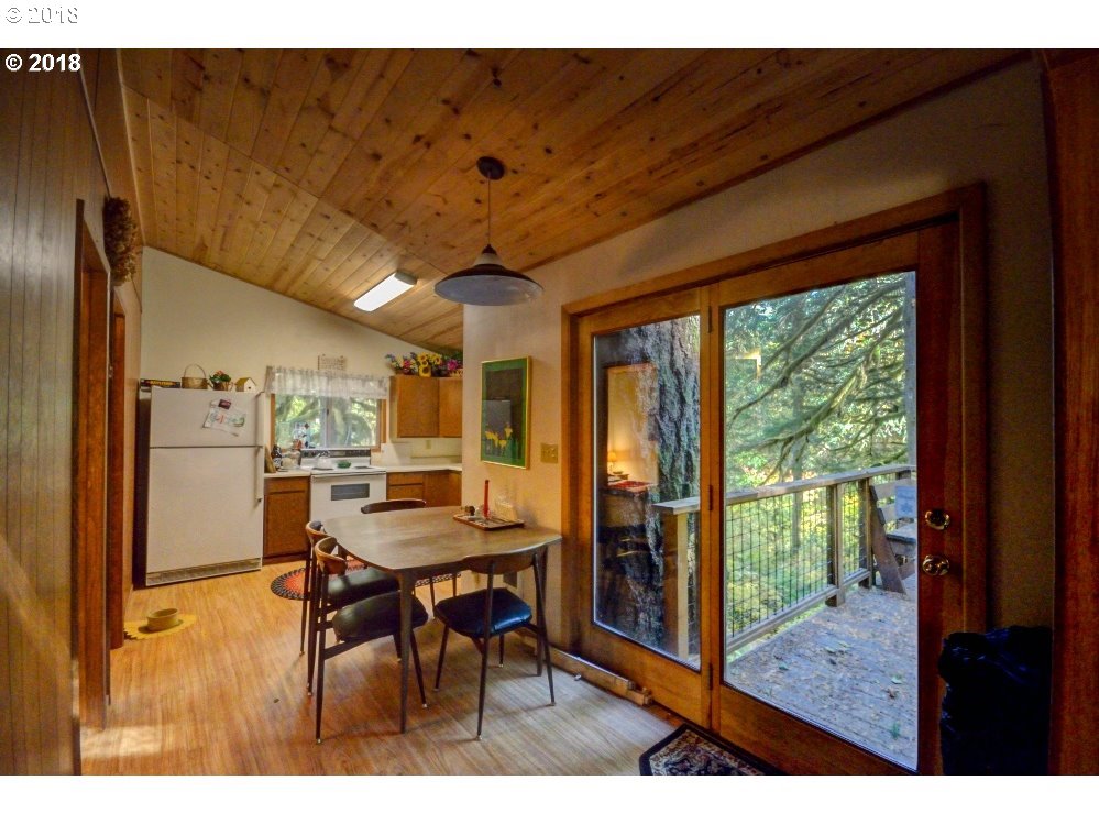 28504 Road 12 Rhododendron, OR 97049 - Photo 8 of 24 Gallery Image 8