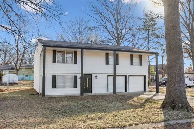 $235,000 | 5601 Northeast San Rafael Drive, Kansas City, MO 64119