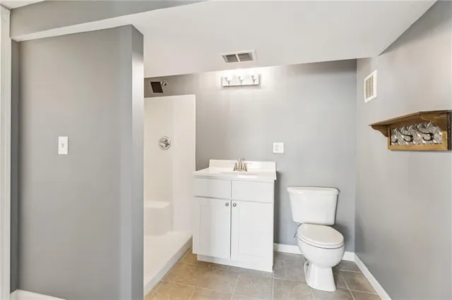 $235,000 | 5601 Northeast San Rafael Drive, Kansas City, MO 64119