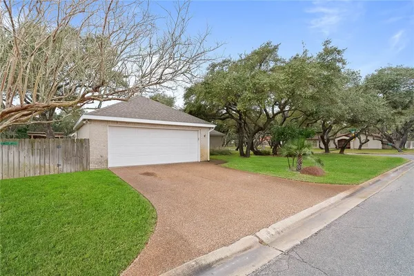 $389,000 | 602 Bent Tree Street, Rockport, TX 78382