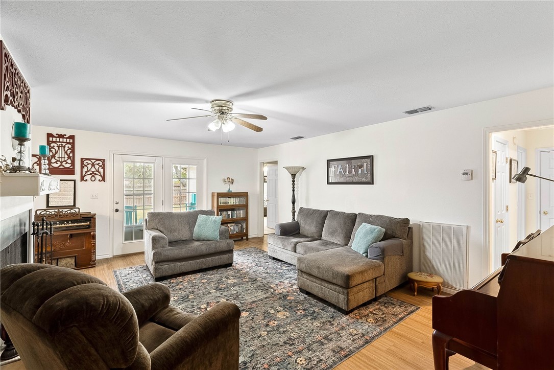 602 Bent Tree Street Rockport, TX 78382 - Photo 3 of 26