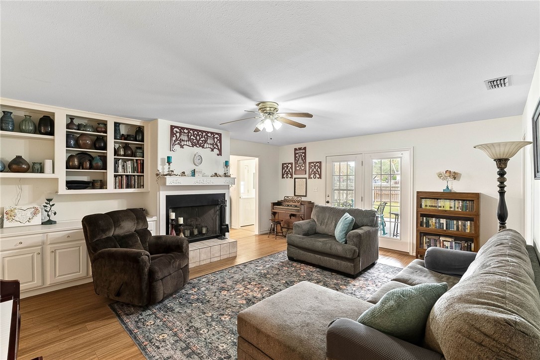 602 Bent Tree Street Rockport, TX 78382 - Photo 4 of 26