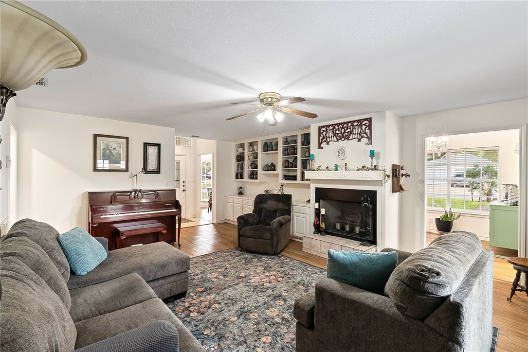 602 Bent Tree Street Rockport, TX 78382 - Photo 5 of 26