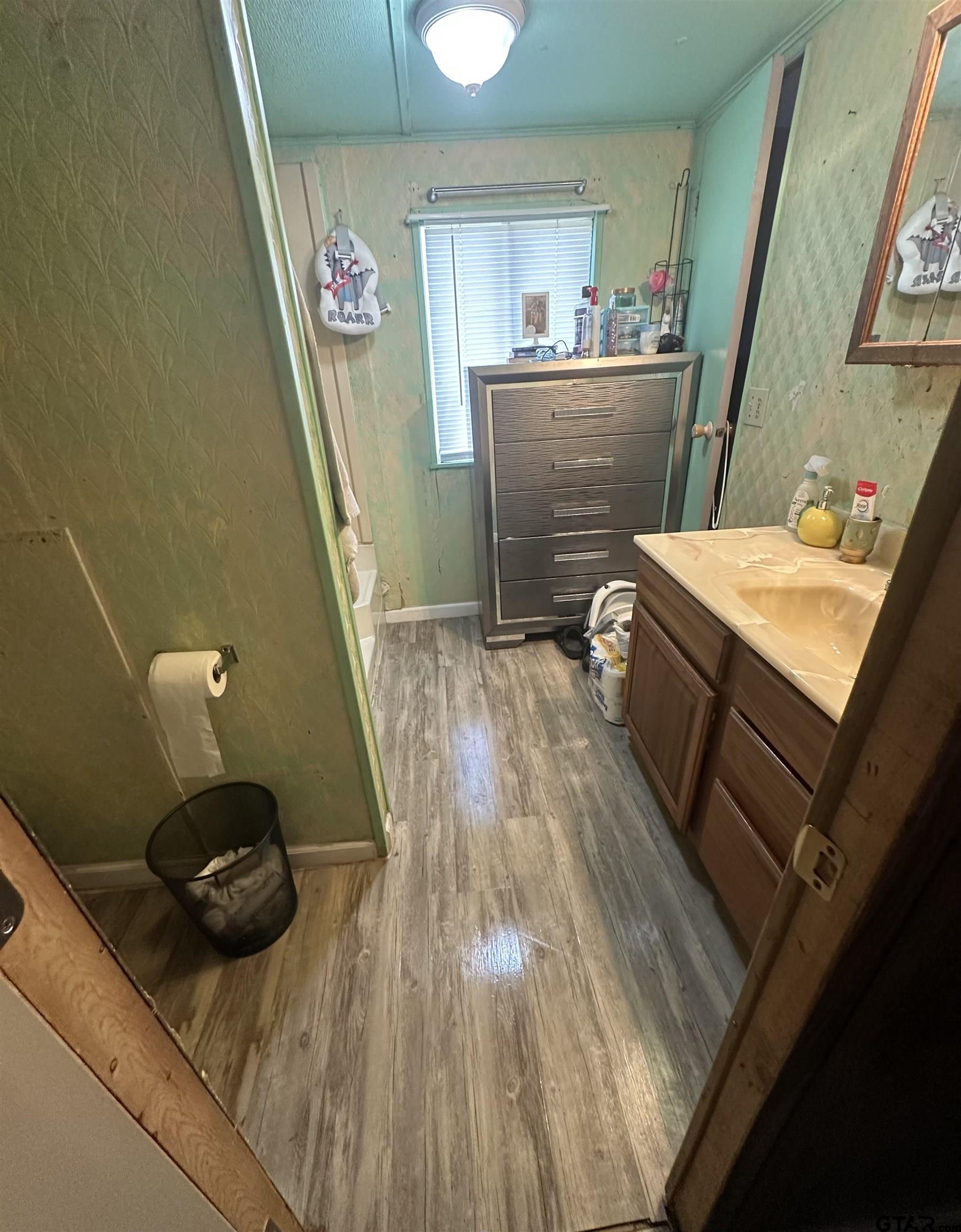22530 Trailwood Road Flint, TX 75762 - Photo 7 of 8 a view of washer and dryer sitting in a kitchen
