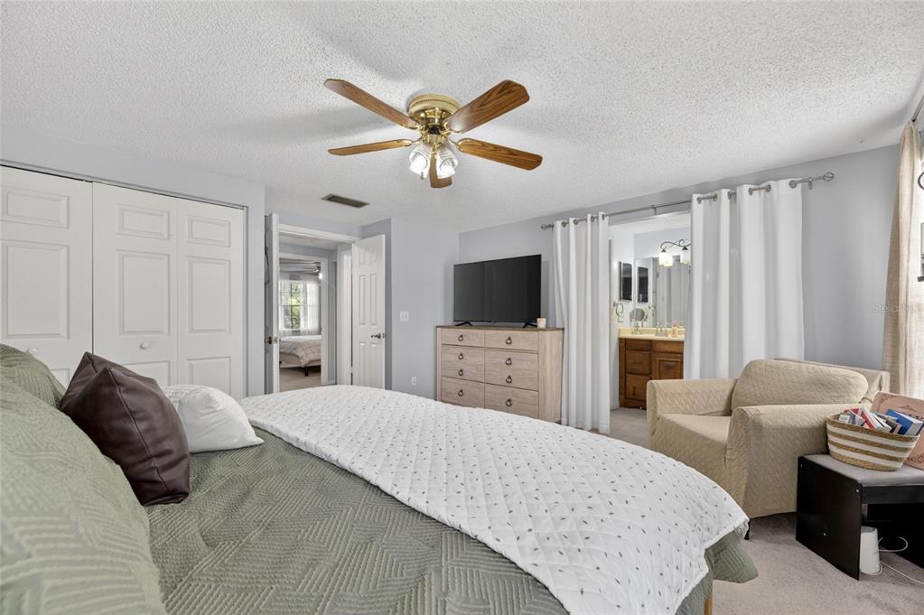 6609 Jennifer Drive Temple Terrace, FL 33617 - Photo 22 of 49 a living room with furniture and a flat screen tv