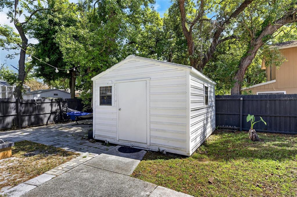 6609 Jennifer Drive Temple Terrace, FL 33617 - Photo 48 of 49 a view of a backyard with a white house