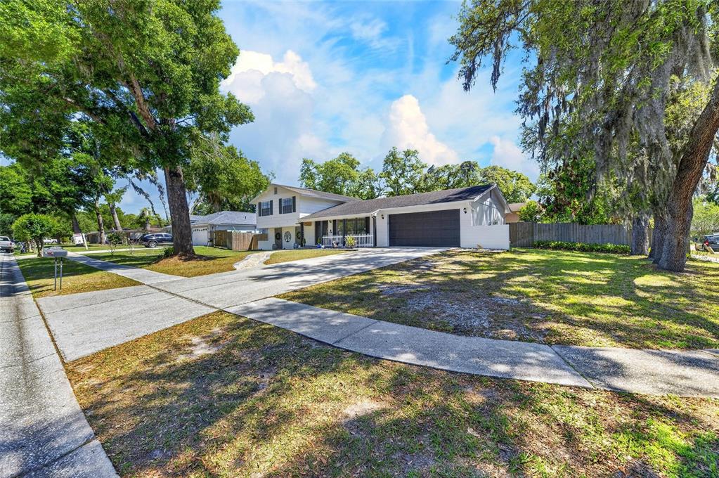6609 Jennifer Drive Temple Terrace, FL 33617 - Photo 5 of 49 a view of a house with swimming pool