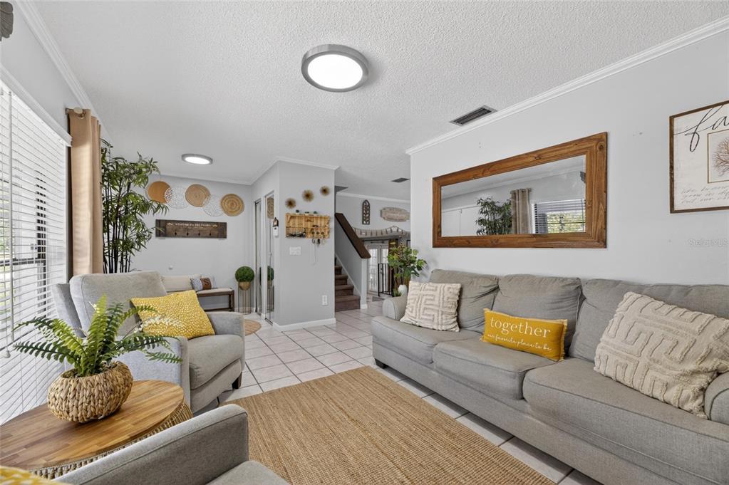 6609 Jennifer Drive Temple Terrace, FL 33617 - Photo 9 of 49 a living room with furniture and painting on the wall