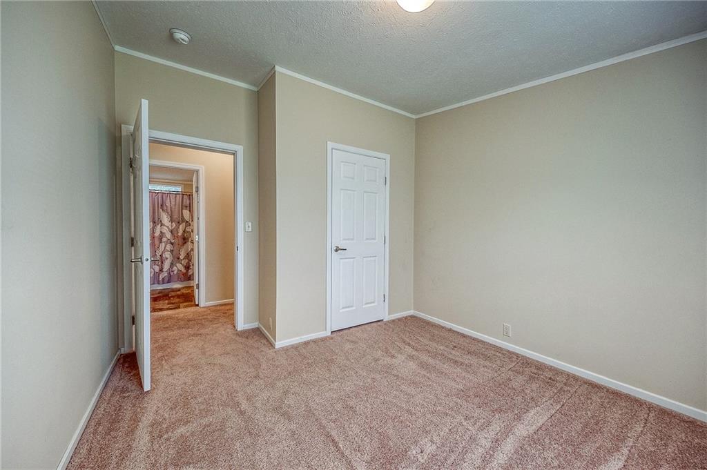 89 Delaware Drive Cheswick, PA 15024 - Photo 16 of 20 an empty room with closet